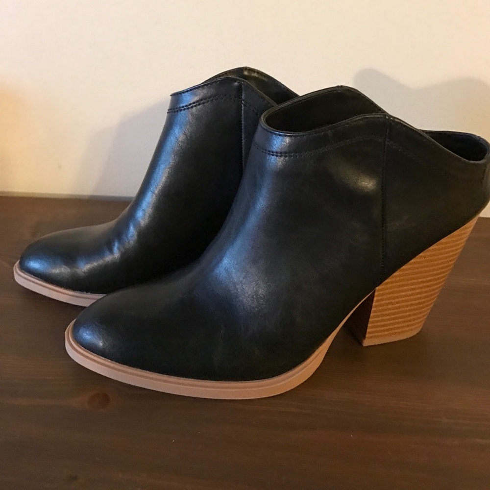 DV by Dolce Vita Black Booties